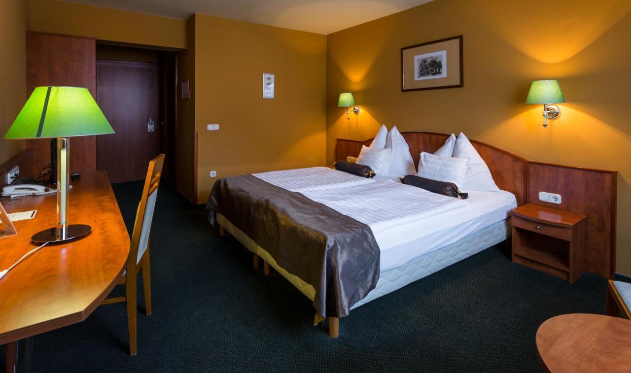Hotel Gottwald Тата Екстер'єр фото