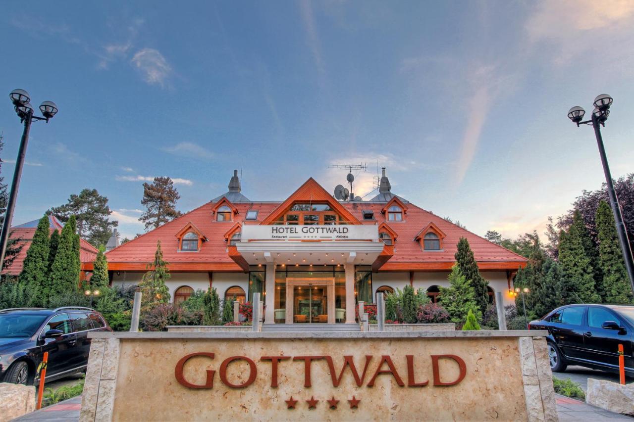 Hotel Gottwald Тата Екстер'єр фото