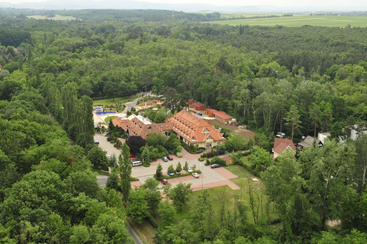 Hotel Gottwald Тата Екстер'єр фото