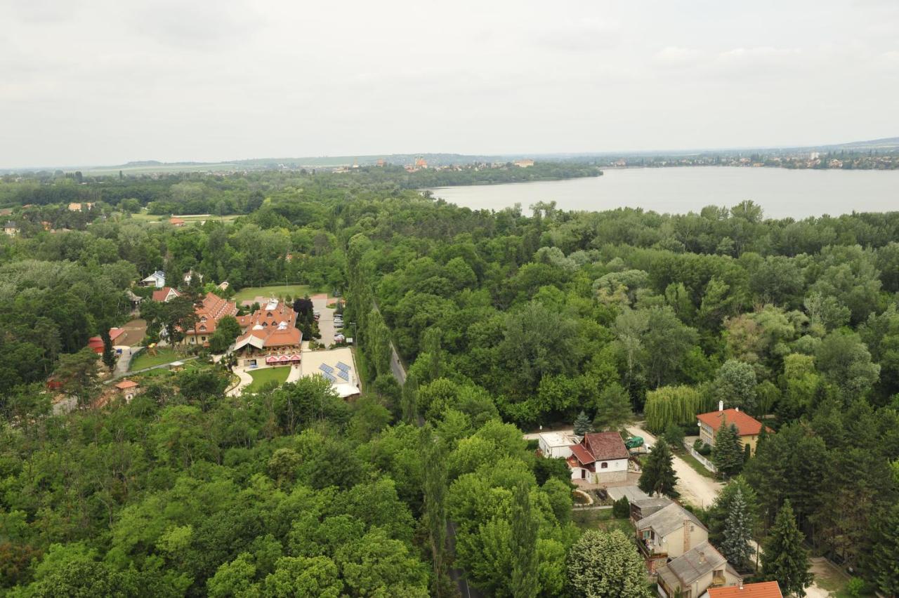 Hotel Gottwald Тата Екстер'єр фото